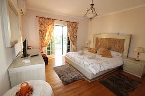 Villa, 4 habitaciones, alberca privada