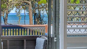 Beachside Studio (2 adults) - no pets allowed | Utsikt mot strand/hav