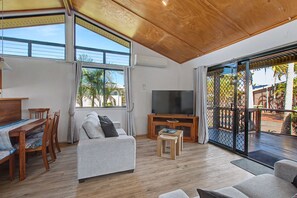 Two Bedroom Villa (4 Singles) | Oleskelualue