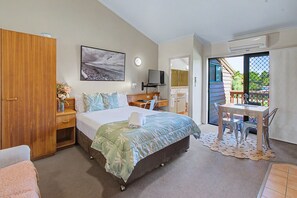 Studio (2 adults) | Ropa de cama de alta calidad y decoración individual