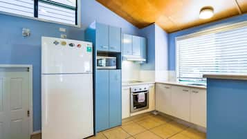 Villa, 2 Bedrooms - Pet Friendly | Cocina privada | Cafetera y tetera, tetera eléctrica y utensilios de cocina