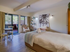 Deluxe Studio, 1 Queen Bed, Pool View - Not Pet Friendly | Premium bedding, individually decorated, individually furnished