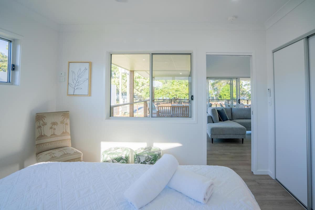 Mud Crab Cottage - pets allowed | Iron/ironing board, WiFi (free), individually furnished, bed sheets
