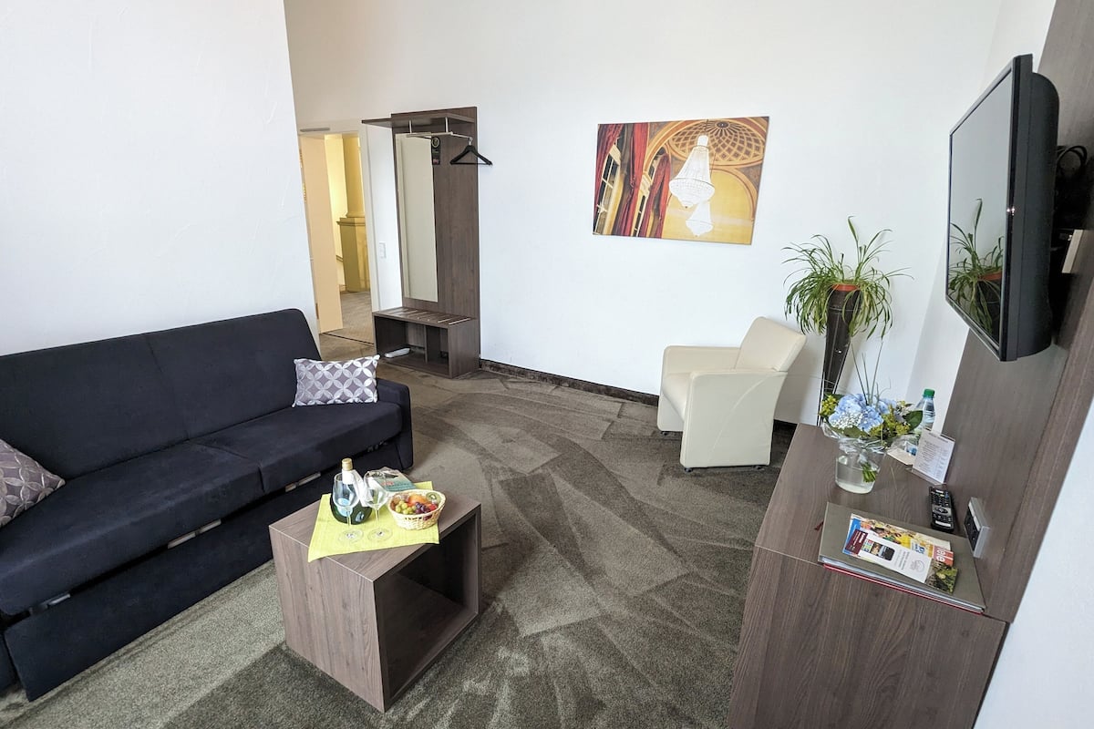 standard suite, 1 bedroom | minibar, desk, cots/infant beds, free wifi