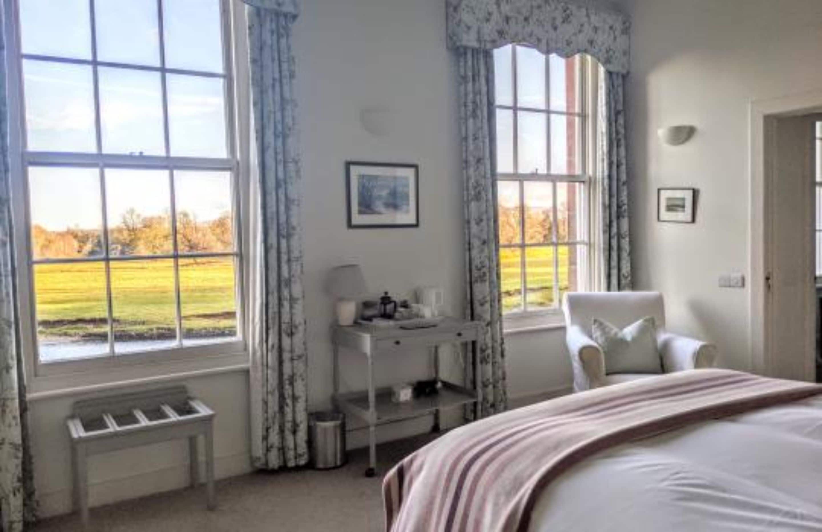 the birdies suite | individually decorated, individually furnished, desk, laptop workspace