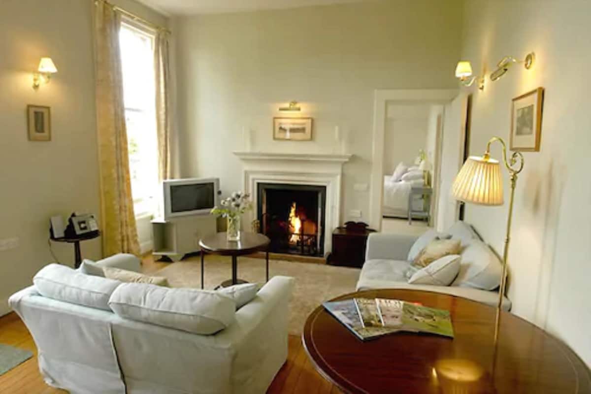 Chambre Double Luxe, 1 grand lit, salle de bains attenante, vue fleuve | Salle de séjour
