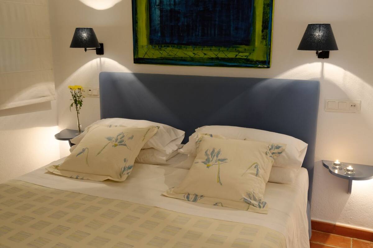 Junior Suite (Jacuzzi) | 1 bedroom, Egyptian cotton sheets, Select Comfort beds