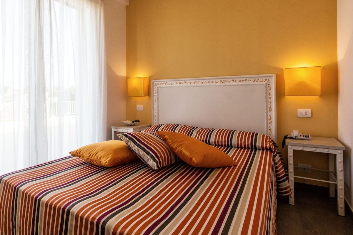 Comfort Room, Balcony | 1 bedroom, premium bedding, minibar, in-room safe