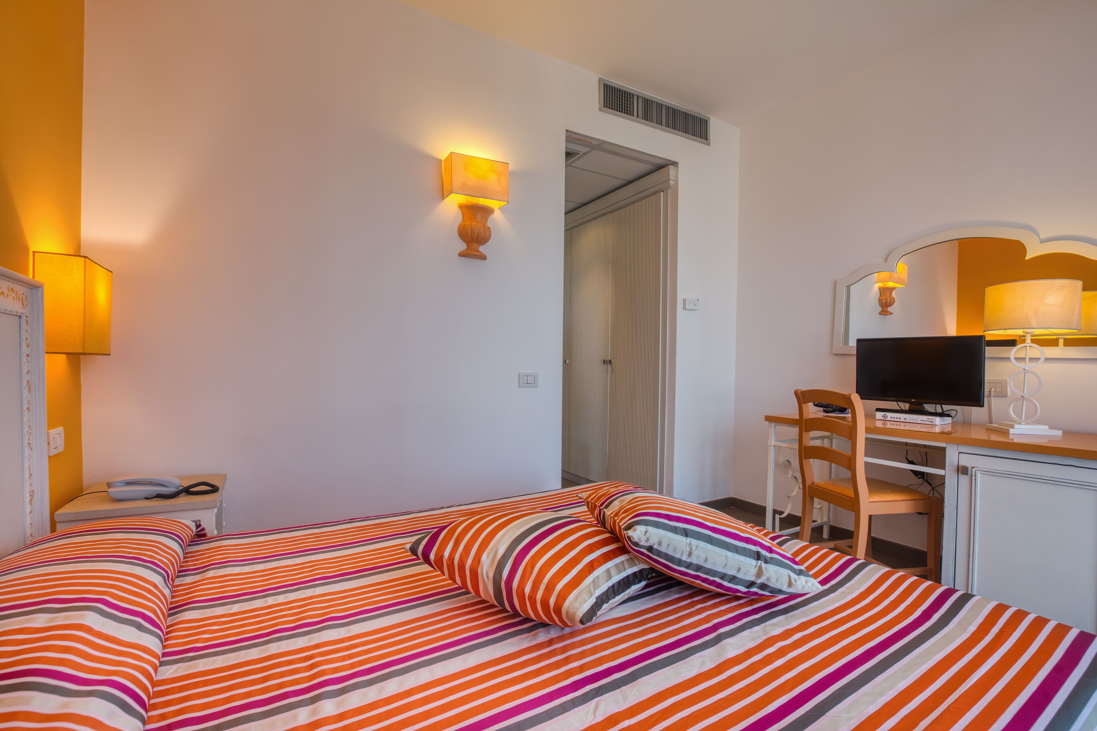 1 bedroom, premium bedding, minibar, in-room safe