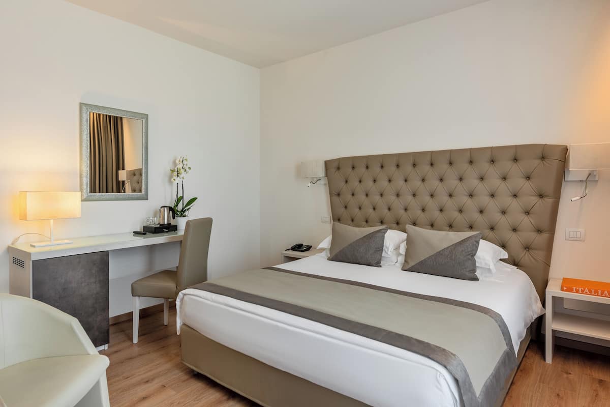 Premium bedding, down duvets, minibar, in-room safe