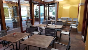 Daily buffet breakfast (EUR 16.9 per person)