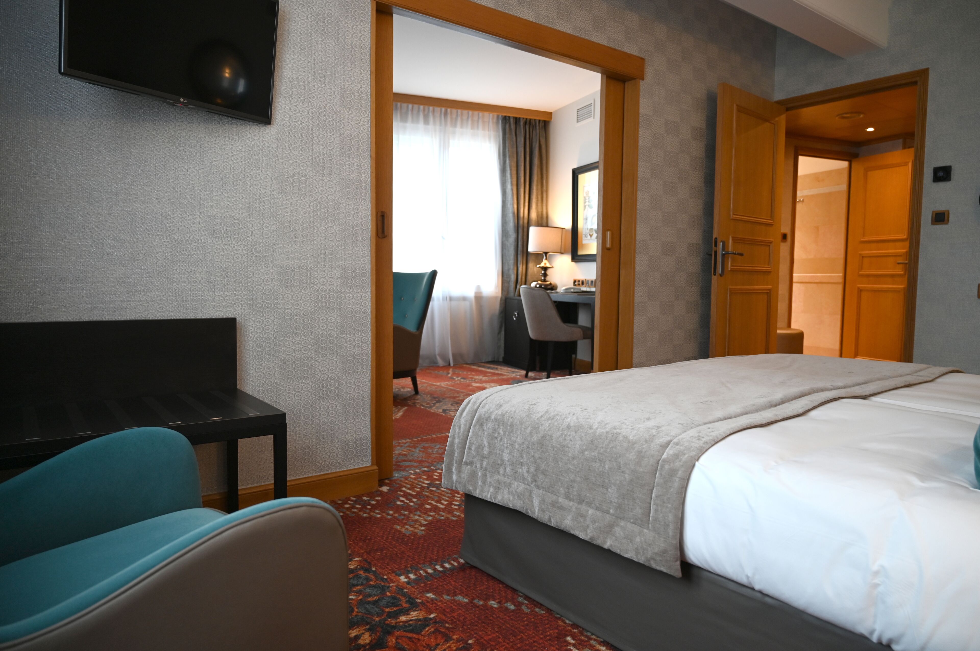 premium bedding, minibar, in-room safe, desk