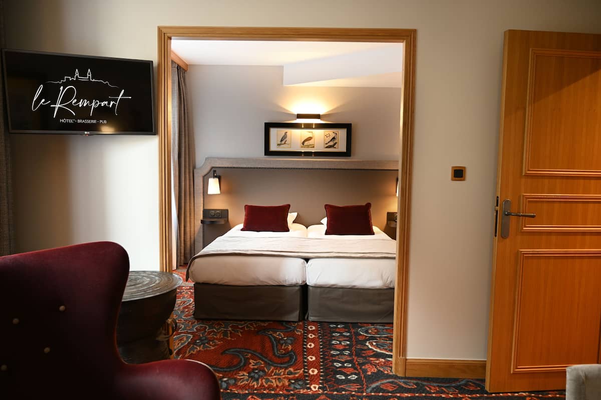 premium bedding, minibar, in-room safe, desk