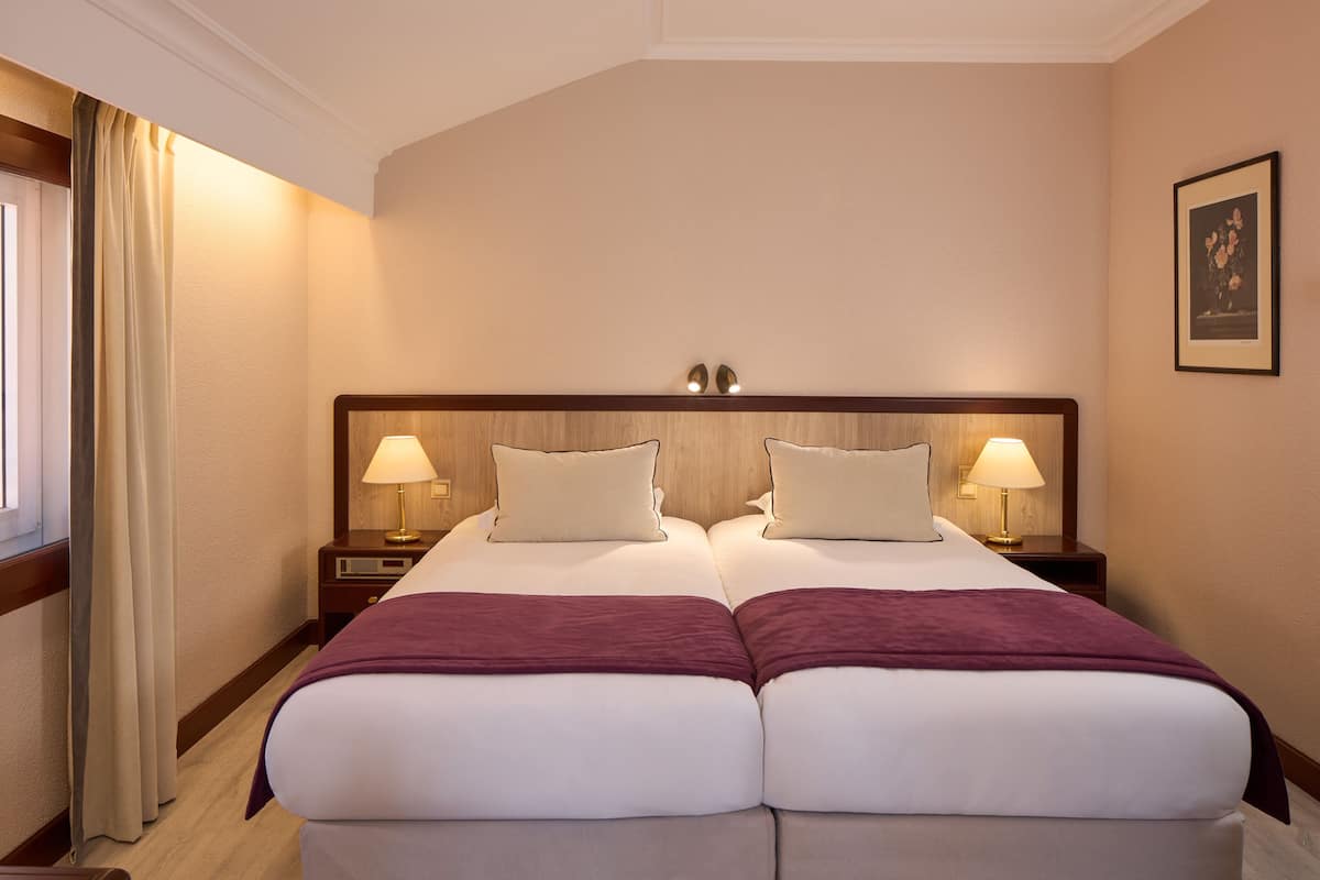 family room, 1 queen bed with sofa bed, city view (traditional family room) | premium bedding, minibar, in-room safe, desk