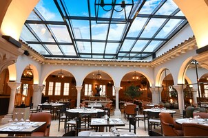 2 restaurants, lunch, dinner served; French cuisine