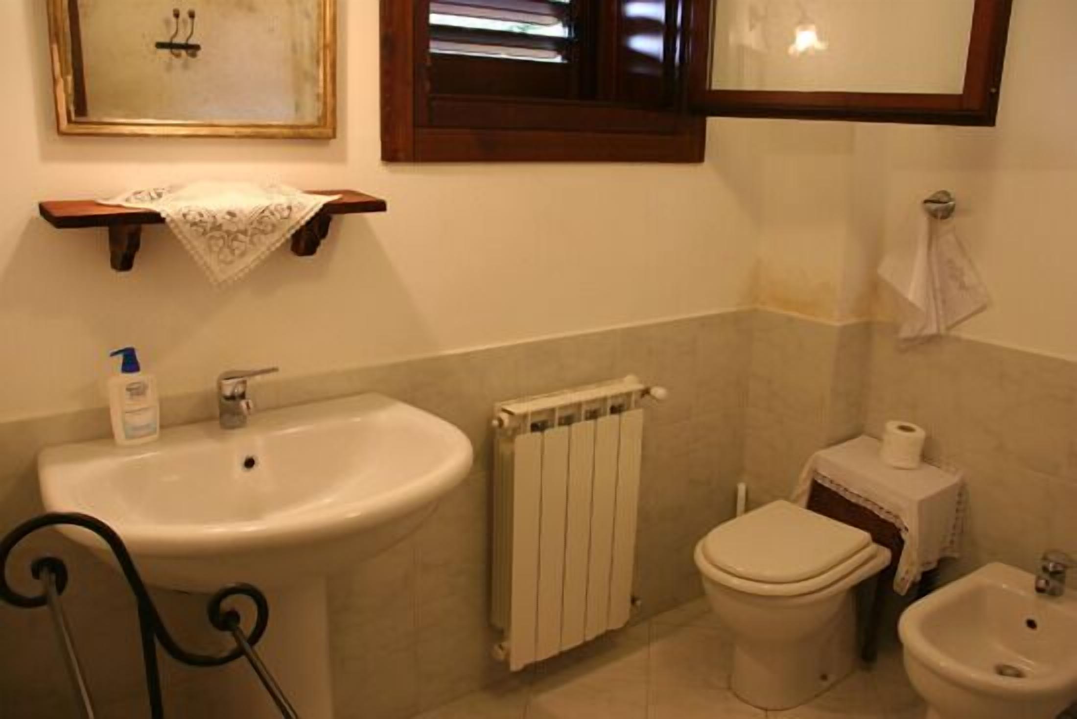 apartment, 2 bedrooms (for 4 people) | bathroom | shower, hair dryer, bidet, towels