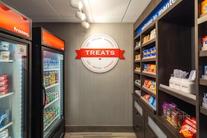 Snack bar - Hampton Inn & Suites Manteca (Manteca)