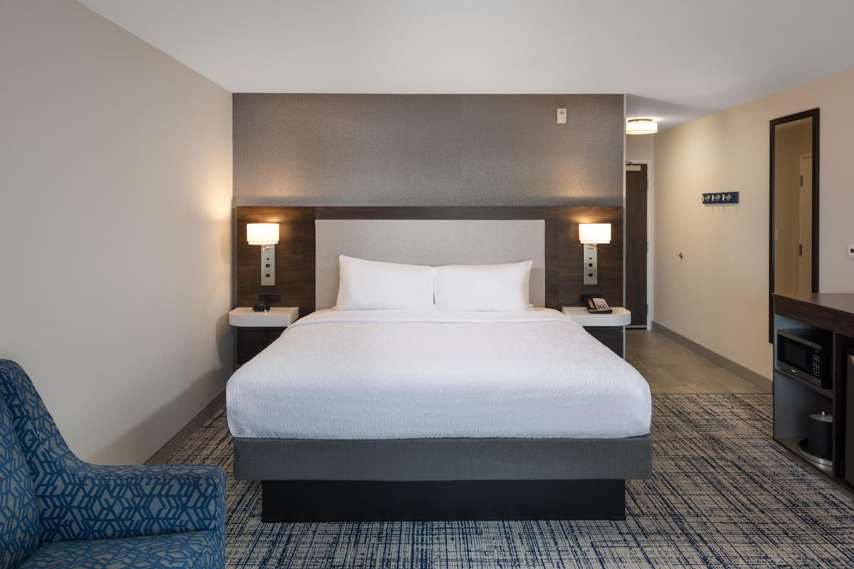 Dubbelsäng | Mörkläggningsgardiner, strykjärn/strykbräda, gratis wi-fi och sängkläder