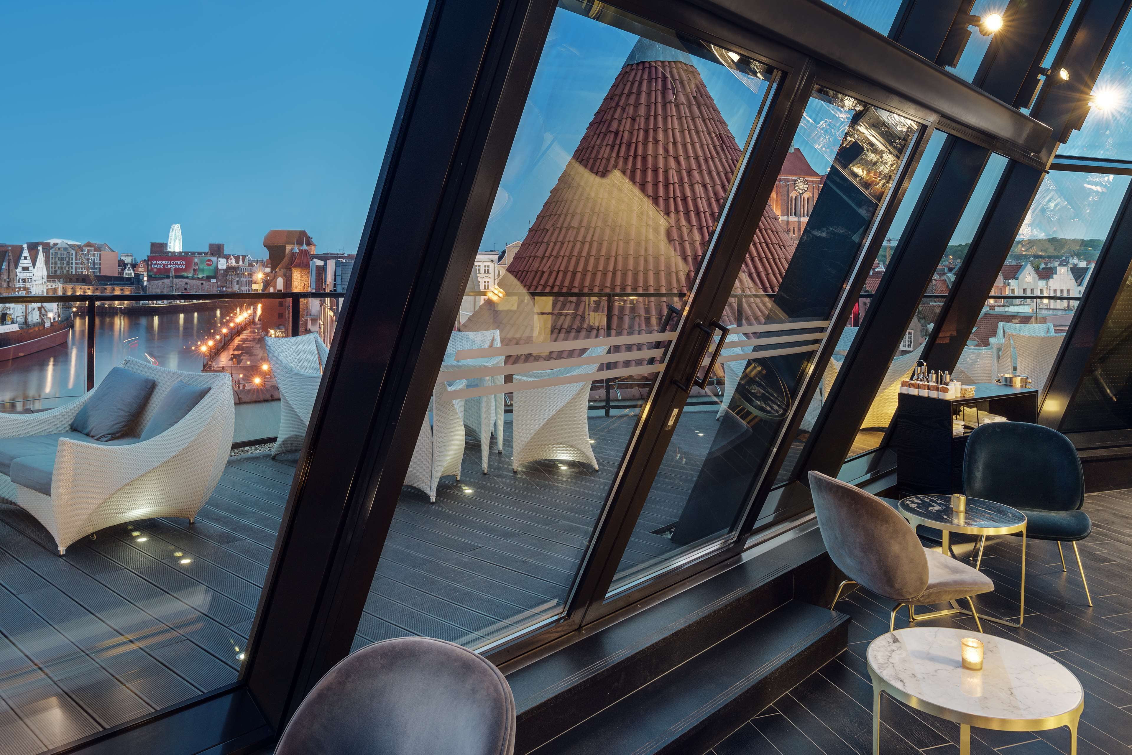 Serveert lunch, diner en brunch