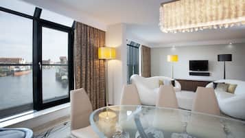 Presidential Suite | In-room dining