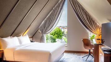 Premium bedding, minibar, in-room safe, desk