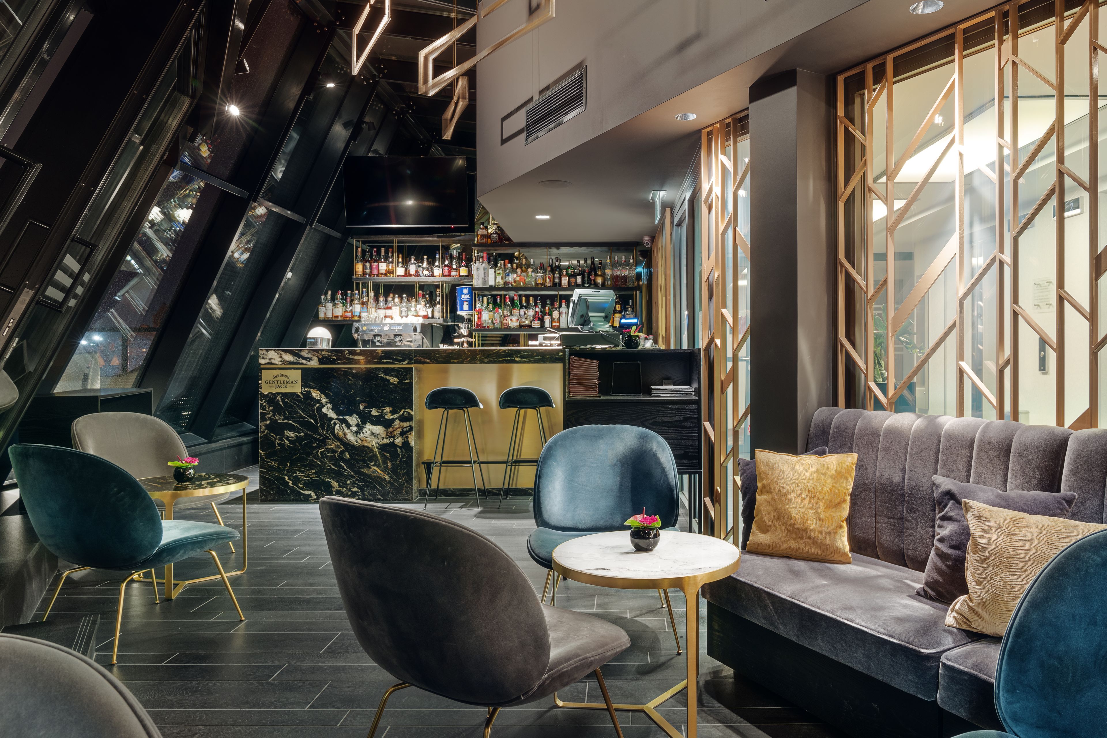 2 bars/lounges, poolside bar