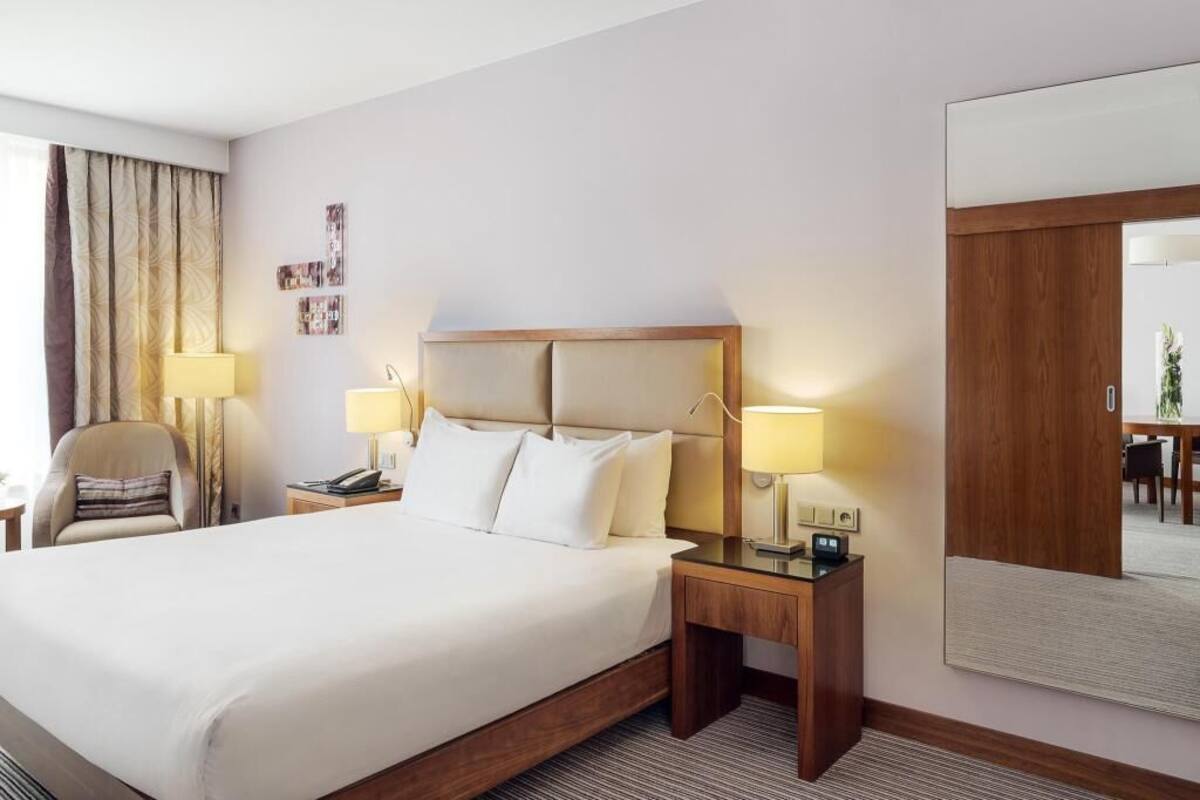 Premium bedding, minibar, in-room safe, desk