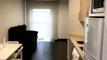 Apartment | In-room safe, desk, iron/ironing board, free WiFi