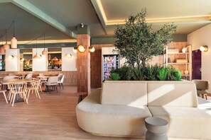 Interior entrance - B&B Hotel Granada (Pulianas)