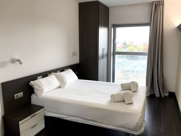 Apartment | In-room safe, desk, iron/ironing board, free WiFi