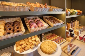 Daily continental breakfast for a fee - B&B Hotel Granada (Pulianas)