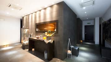 Couples treatment rooms, sauna, hot tub, steam room, Turkish bath