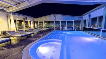 Indoor pool, pool loungers