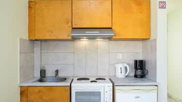 Refrigerador, horno, placa de cocina, cafetera/tetera