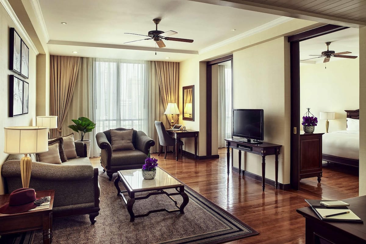 Egyptian cotton sheets, premium bedding, pillow-top beds, free minibar