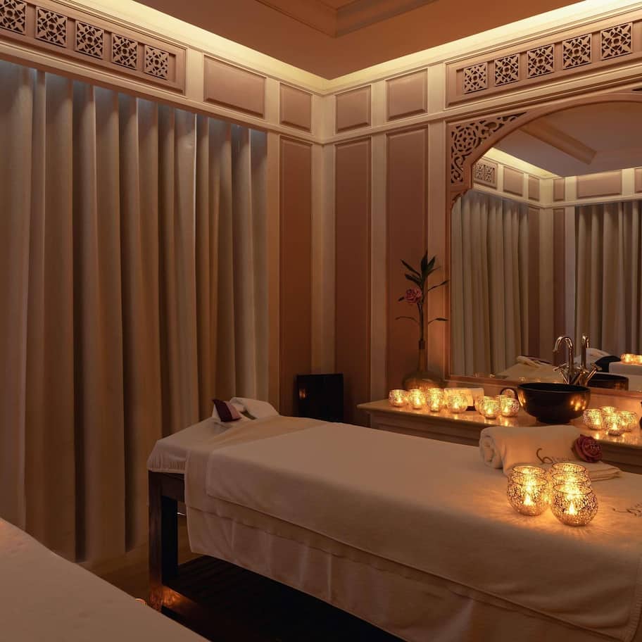 Couples treatment rooms, sauna, hot tub, Turkish bath, body treatments