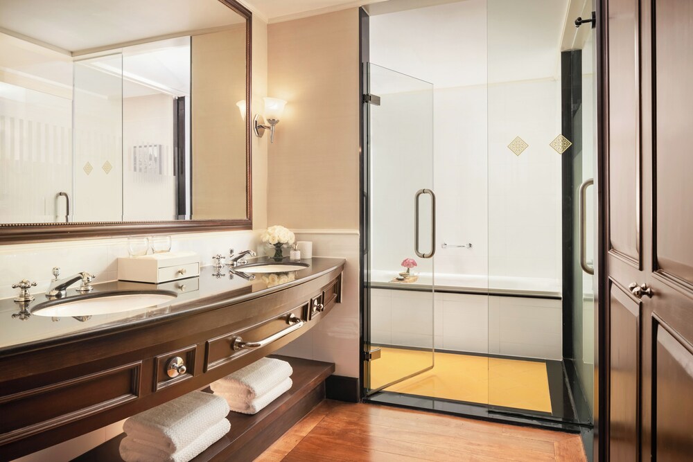 Sofitel Phnom Penh Phokeethra by null