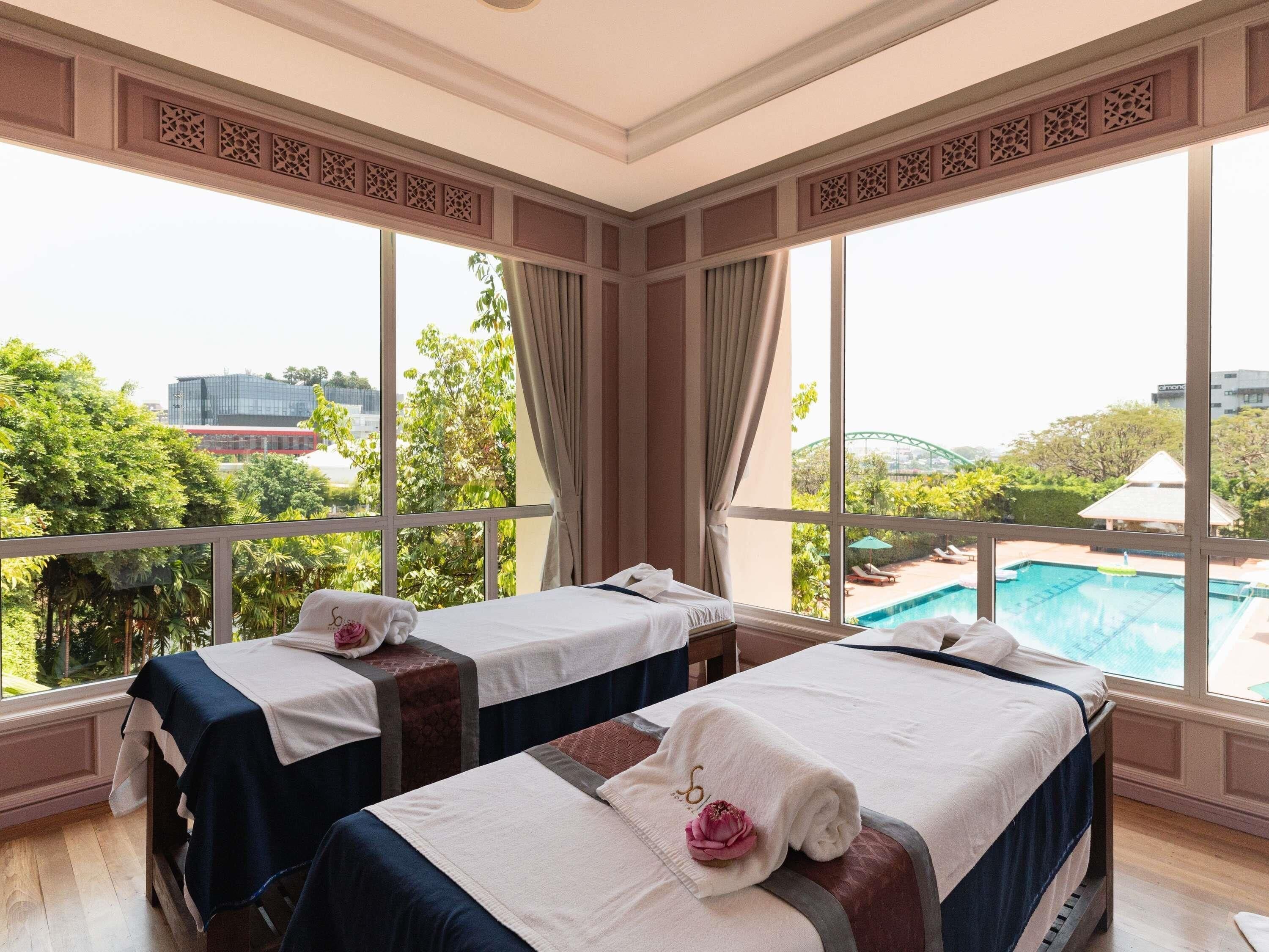 Couples treatment rooms, sauna, hot tub, Turkish bath, body treatments