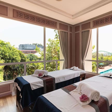 Couples treatment rooms, sauna, hot tub, Turkish bath, body treatments