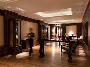 Couples treatment rooms, sauna, hot tub, Turkish bath, body treatments