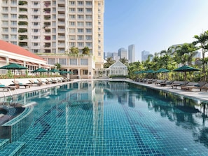 2 piscinas externas, guarda-sóis, espreguiçadeiras