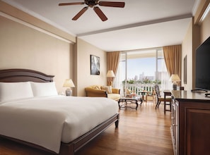 Luxury Room, 1 King Bed, Balcony (High Floor) | 1 bedroom, Egyptian cotton sheets, premium bedding, pillowtop beds