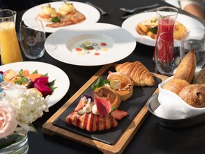 Daily buffet breakfast (USD 25 per person) - Sofitel Phnom Penh Phokeethra (Phnom Penh)