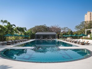 2 piscinas al aire libre, sombrillas, tumbonas
