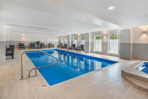 Indoor pool - Velora Hinton, an Ascend Collection Hotel (Hinton)