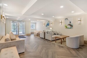 Lobby - Velora Hinton, an Ascend Collection Hotel (Hinton)