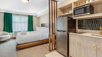 Room, 1 King Bed, Non Smoking (Efficiency)