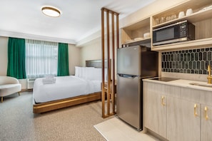 Room, 1 King Bed, Non Smoking (Efficiency) | Pillow-top beds, desk, rollaway beds, free WiFi