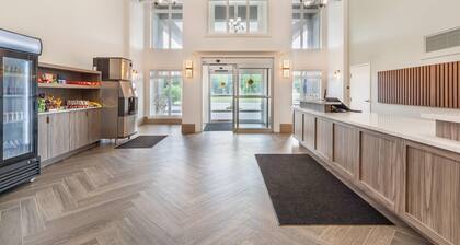 Velora Hinton, Ascend Hotel Collection