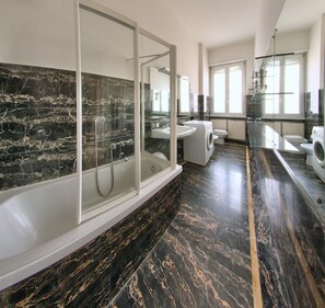 Large 1-Bedroom Apartment, Via Pergolesi 31 | Bathroom | Shower, rainfall showerhead, hair dryer, bidet - Milan Apartment Rental (Milan)